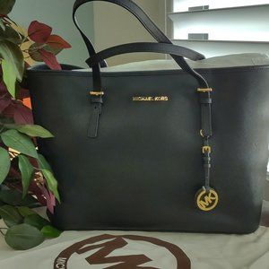 NWT.🎀 MICHAEL KORS Jet Set Saffiano Leather Large BlackTote